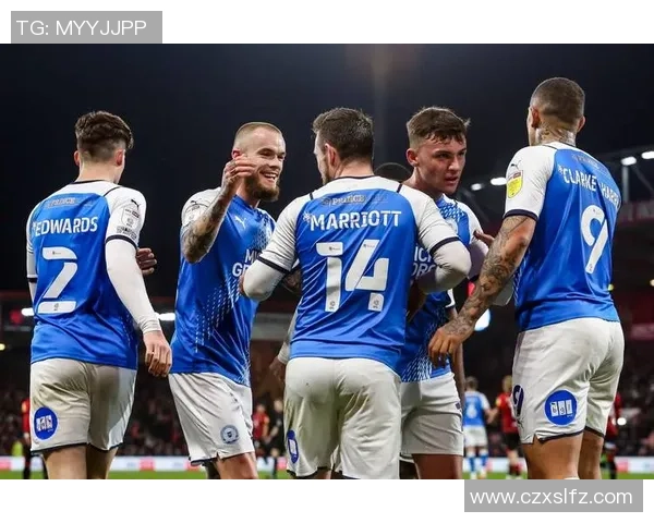 足球明星冬季热身视频展现训练魅力与竞技状态的完美结合 足球明星冬季热身视频展现训练魅力与竞技状态的完美结合