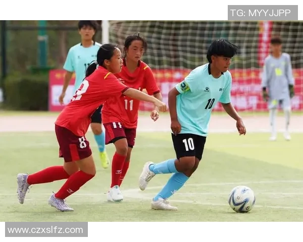 足球明星温情瞬间高清拥抱视频展现友谊与团结的力量 足球明星温情瞬间高清拥抱视频展现友谊与团结的力量